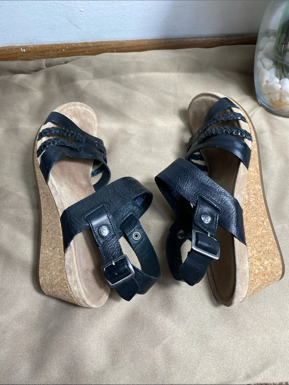 UGG Serinda Wedge Heel Sandals Size 7 Black Leather Slingback Great Condit